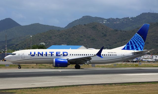 Boeing 737 MAX 8 (N37354)