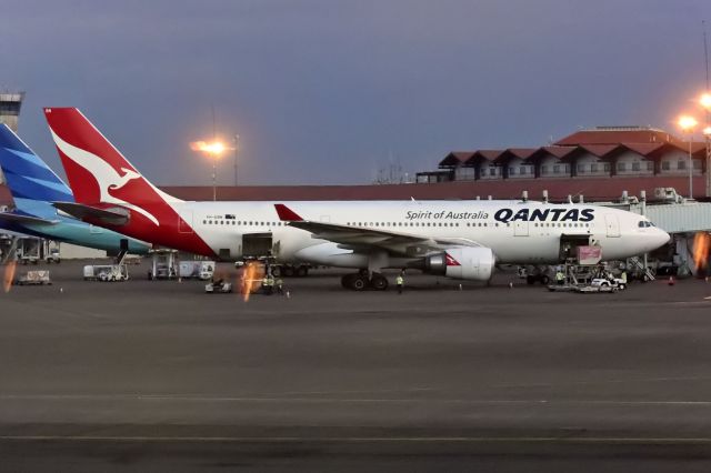 Airbus A330-200 (VH-EBN)