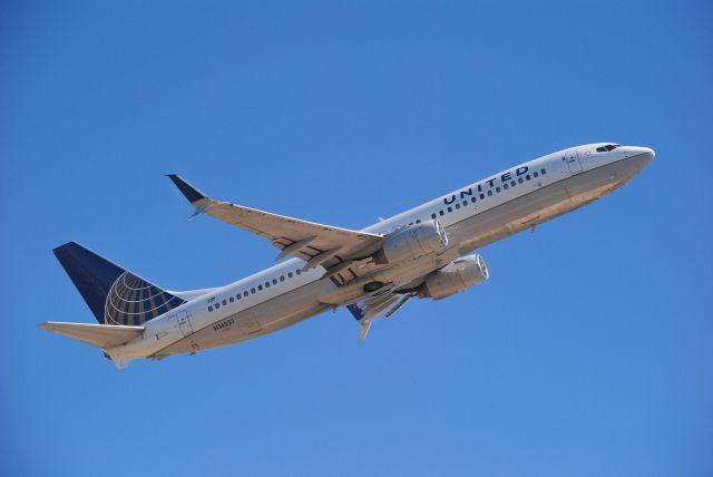 Boeing 737-700 (N14231) - 3/4/2016: United Boeing 737-824 departing Runway 15R at KIAH. 