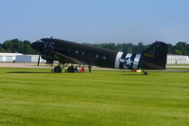 Douglas DC-3 (N62CC)