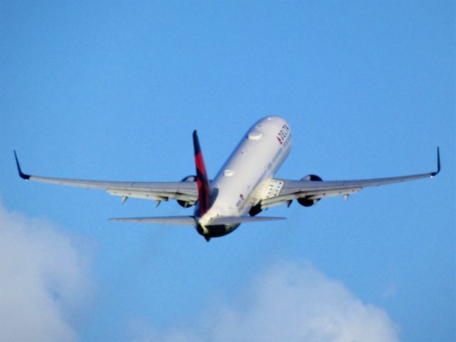 Boeing 737-900 (N810DN)