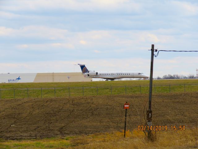 Embraer ERJ-145 (N14904)
