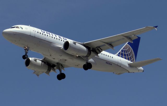 Airbus A319 (N821UA)