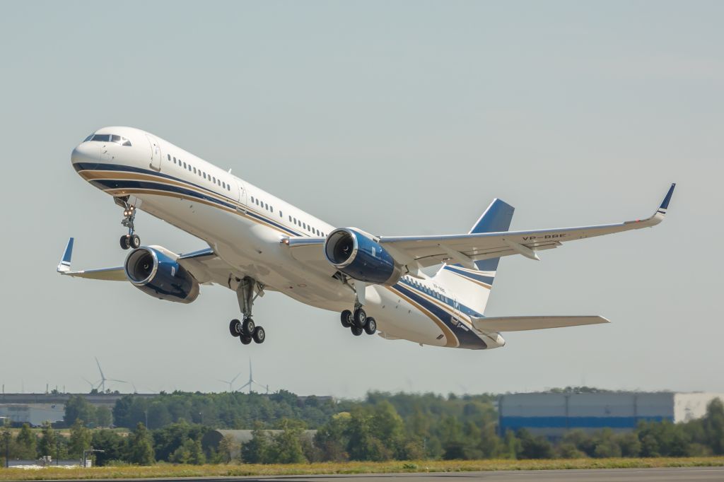 Boeing 757-200 (VP-BBE)