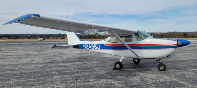 Cessna Skyhawk (N2438U)