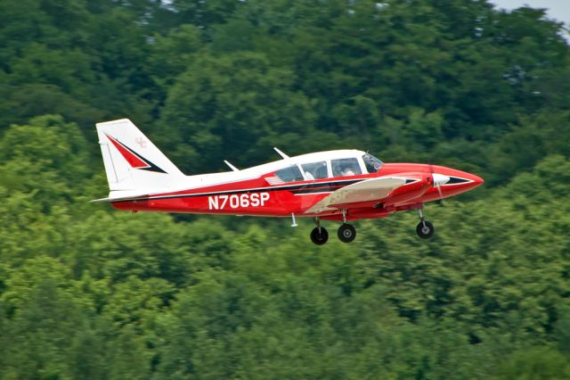 Piper Apache (N706SP)