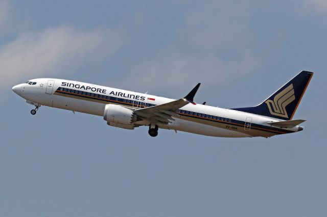 Boeing 737 MAX 8 (9V-MBM)
