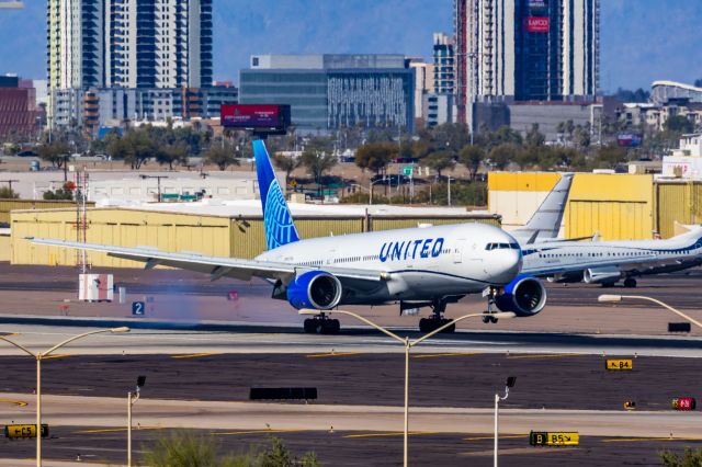 Boeing 777-200 (N777UA) - A United Airlines 777-200 landing at PHX on 2/10/23 during the Super Bowl rush. Taken with a Canon R7 and Canon EF 100-400 II L lens.