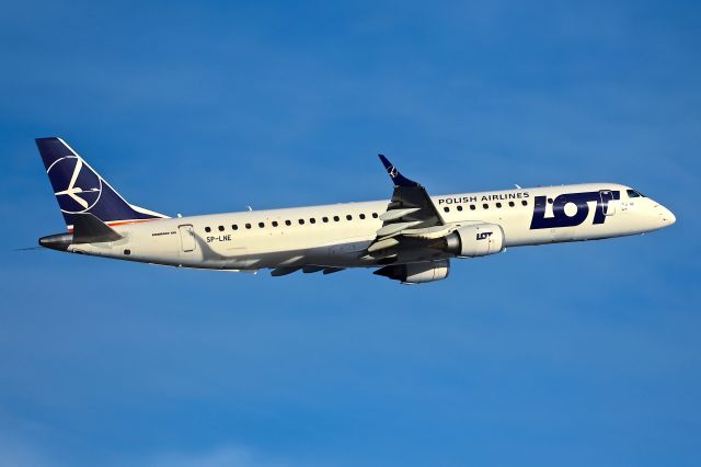 Embraer ERJ-190 (SP-LNE)