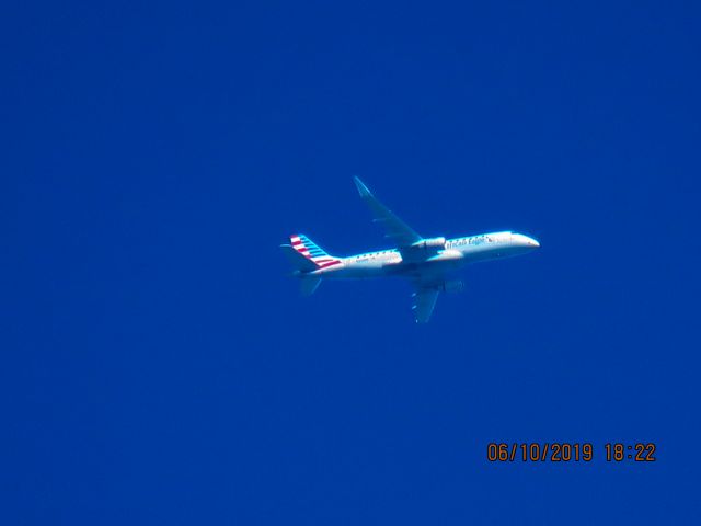 Embraer 175 (N258NN)