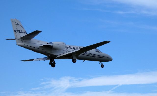 Cessna Citation V (N768JS) - On final is this 2005 Cessna Citation 560 in the Autumn of 2019.
