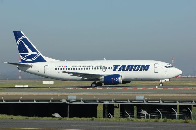 BOEING 737-300 (YR-BGA)