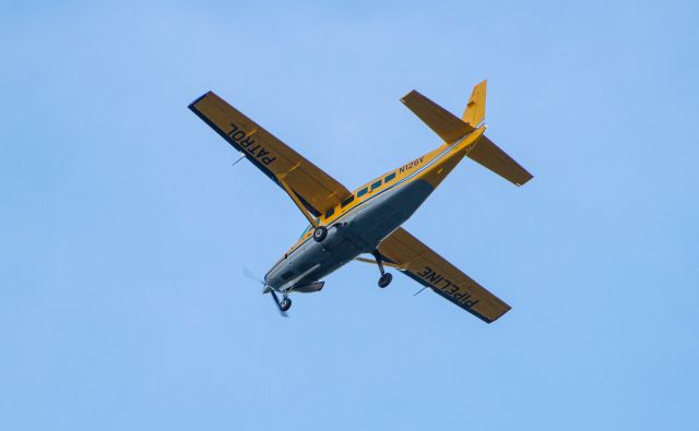 Cessna Caravan (N126V) - N126V flying northbound along the LA River near Long Beach Airport on 3/13/15.