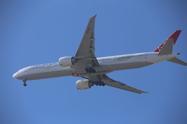 BOEING 777-300ER (TC-LJC)