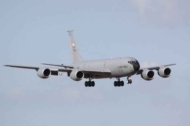 Boeing C-135FR Stratotanker (60-0336) - A KC-135 Stratotanker (60-0336) from 6th Air Mobility Wing-927th Air Refueling Wing at MacDill Air Force Base performs touch and go manuevers at Sarasota-Bradenton International Airport