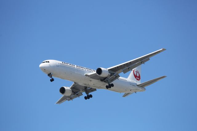 BOEING 767-300 (JA8364) - 05July 2015: HND-HKD.