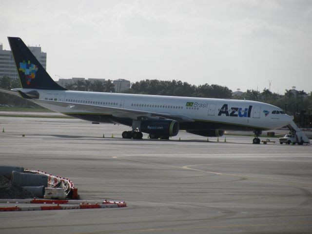 Airbus A330-200 (PR-AIW)