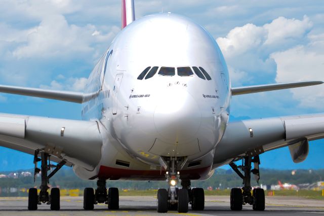Airbus A380-800 (A6-EUD) - Close up 