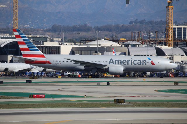 Boeing 777-200 (N762AN)