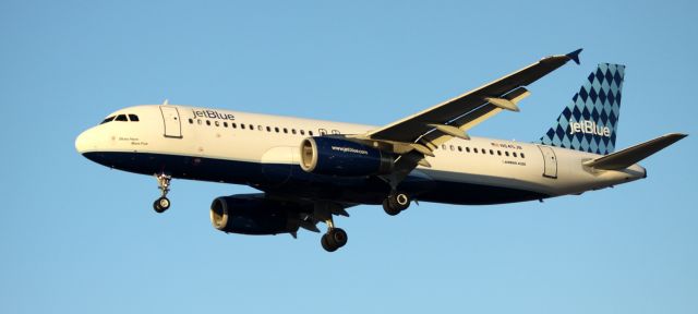 Airbus A320 (N645JB) - "Blues Have More Fun", Arrival from BOS, Landing 30L 07/30/2012