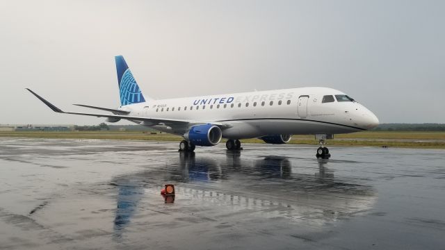 Embraer 175 (N610UX) - In KMCN picking up an E175 for ferry flight to KIAH. New livery colors for United Airlines.