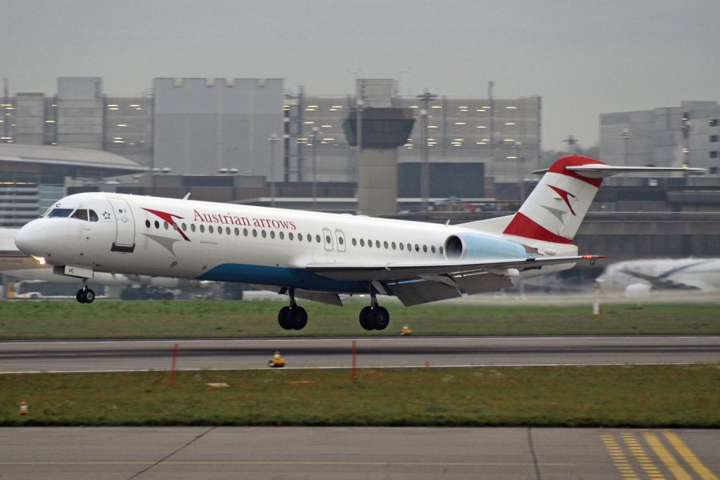 Fokker 100 (OE-LVC)