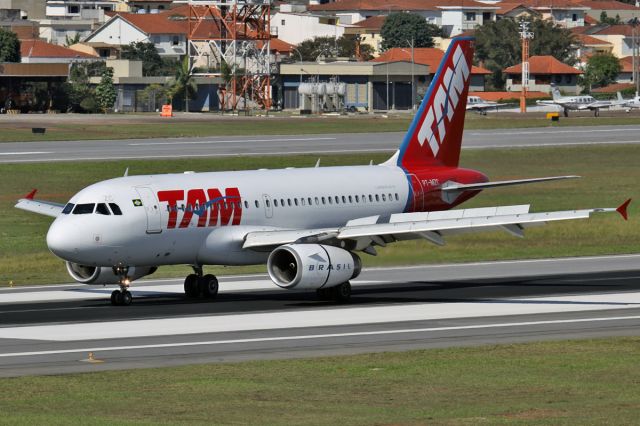 Airbus A319 (PT-MZC)