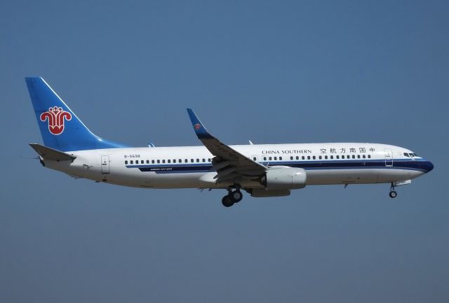 Boeing 737-800 (B-5698) - Final approach to NRT Rwy16R. (2016/03/17)