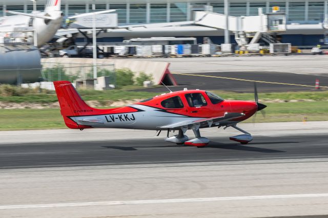 Cirrus SR-22 (LV-KKJ)