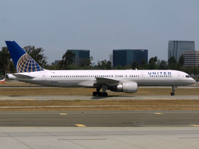 Boeing 757-200 (N578UA)