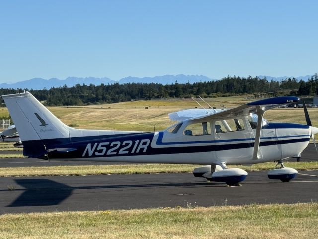 Cessna Skyhawk (N5221R)