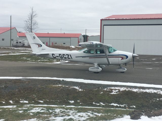 Cessna Skylane (C-GCZI) - Aircraft taxiing