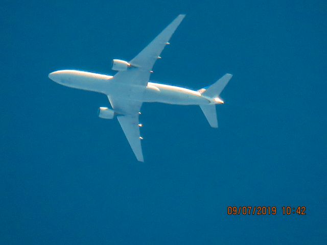 Boeing 777-200 (N779UA)