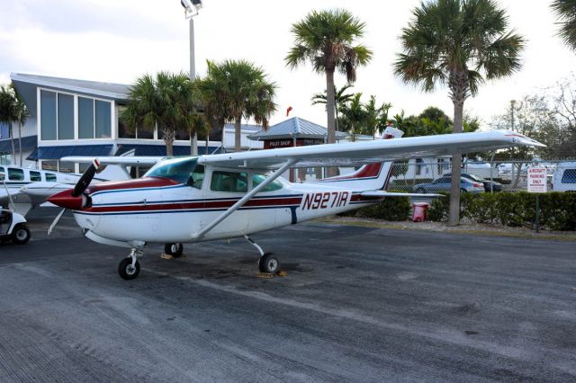 Cessna Skylane RG (N9271R)