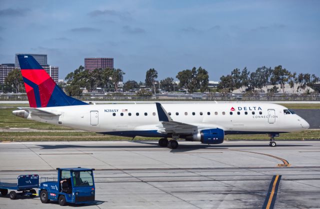 EMBRAER 175 (long wing) (N286SY) - SPOTTED AT KSNA ON 3-6-2020