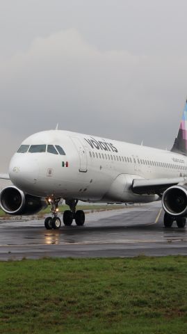 Airbus A320 (XA-VLK) - Aeropuerto Internacional Toluca mirador alexa Rin Rosalio fotografa