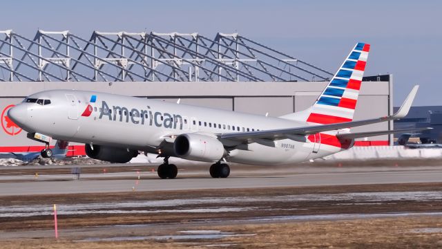 Boeing 737-800 (N987AN)