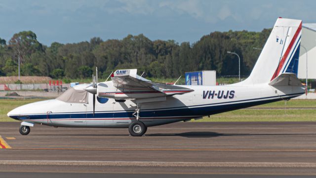 Aero Commander 500 (VH-UJS)