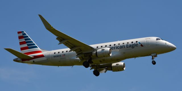 Embraer 170/175 (N426YX) - River visual to RWY 19