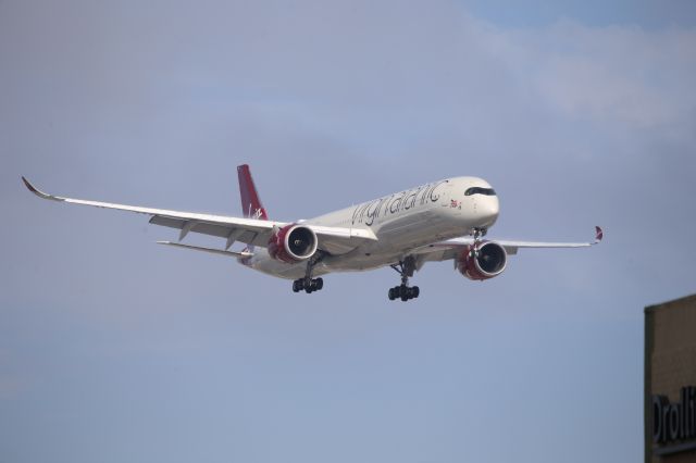 Airbus A350-1000 (G-VDOT)