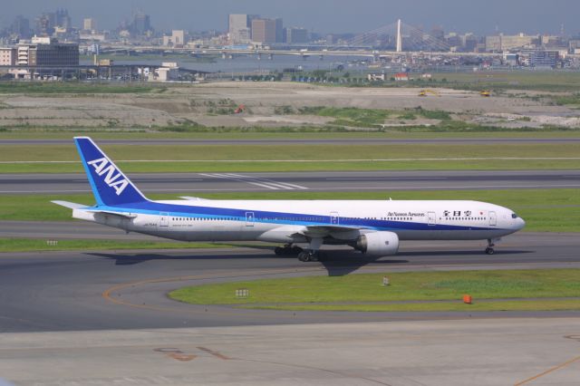 BOEING 777-300 (JA754A)