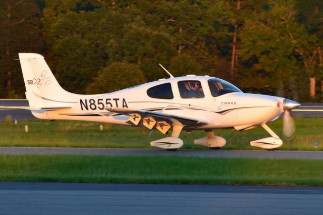 Cirrus SR-22 (N855TA) - RAMSEY AIR SOLUTIONS LLC taxiing at KJQF - 10/5/18