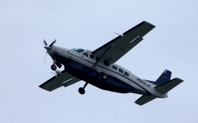 Cessna Caravan (N900JA) - On departure is this Southern Airways Commuter 2002 Caravan in the Autumn of 2018.