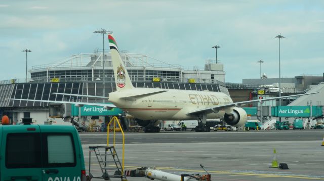 BOEING 777-300ER (A6-ETN) - 5/6/19