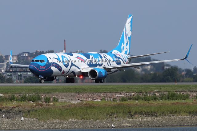 Boeing 737-800 (N559AS) - AS 349 to Seattle lining up on 22L