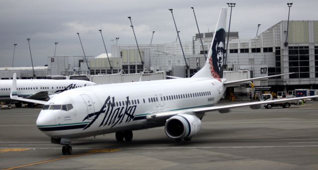 Boeing 737-700 (N589AS) - Arrival Gate N9, 06-17-2014 then operated as AS # 324 to KSJC