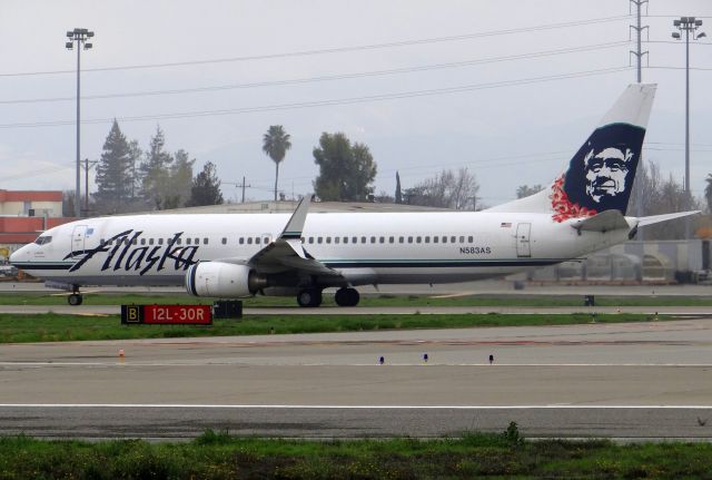 Boeing 737-800 (N583AS)