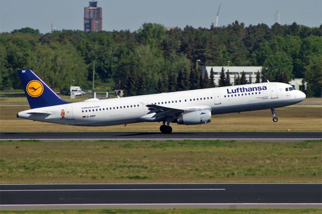 Airbus A321 (D-AIRY) - Airbus A321-131, Lufthansa, D-AIRY, EDDT Airport Berlin-Tegel, 08.May 2018