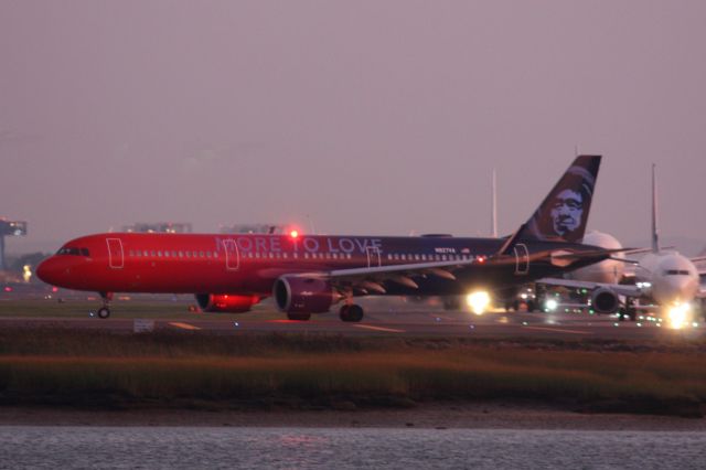 Airbus A321 (N927VA)