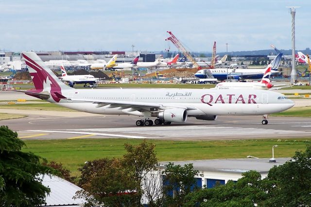 Airbus A330-300 (A7-AEA)